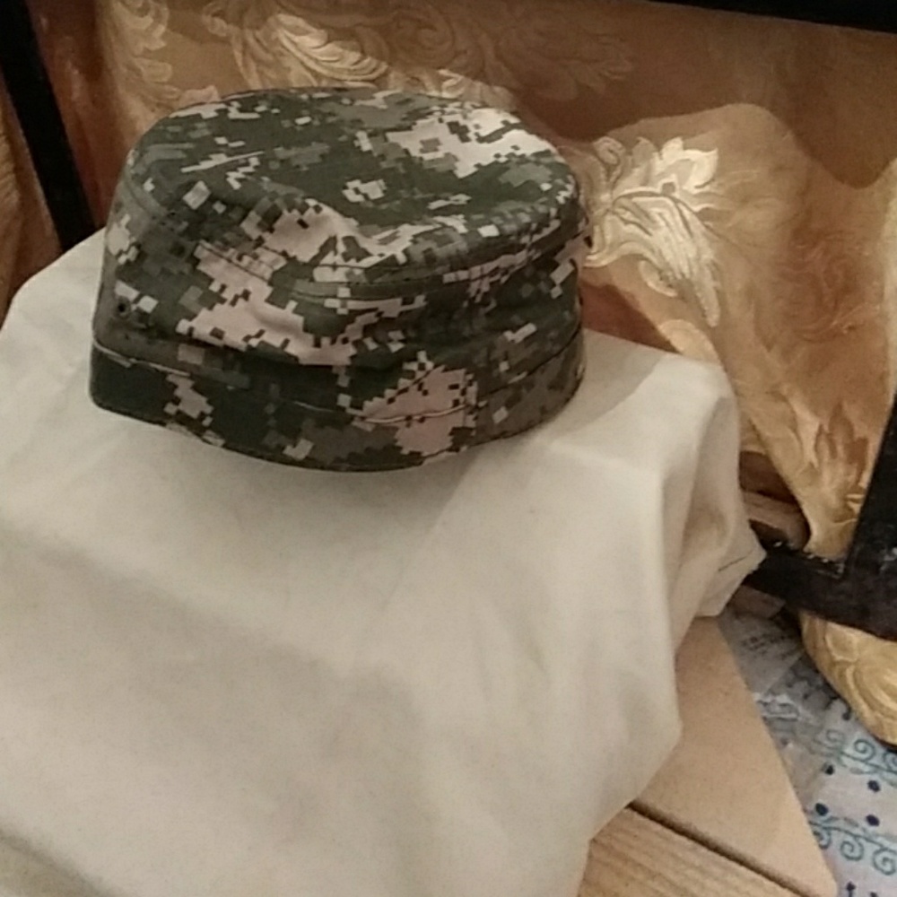 Camo hat - Picture 3 of 3